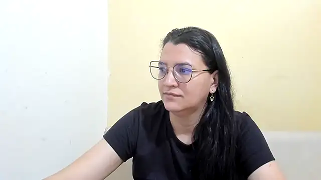 MARILYN GARCIA online show from February 8, 2:15 pm