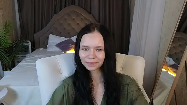 Snapshot of kira_bliss chatting on August 8, 1:23 am kira bliss online show from August 8, 1:23 am