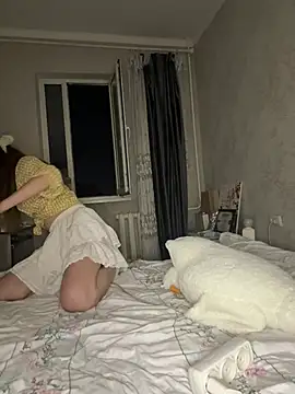 Shy Little Mia online show from August 7, 6:36 pm
