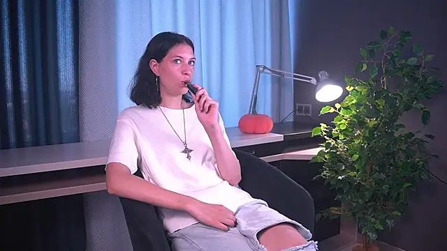 JolynnPanos online show from August 8, 11:39 am