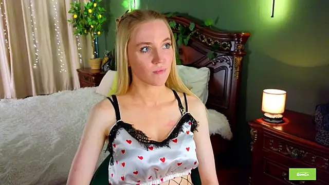 wow Scarlett online show from August 5, 2:11 pm