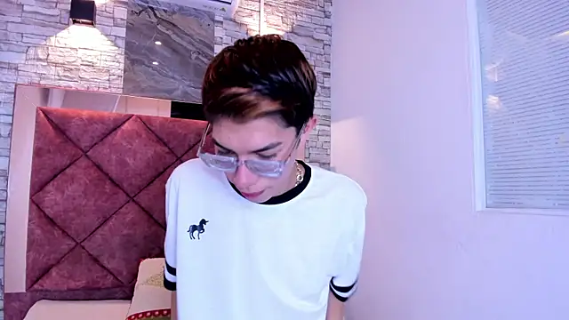 LianFerrer1 online show from August 6, 11:27 am