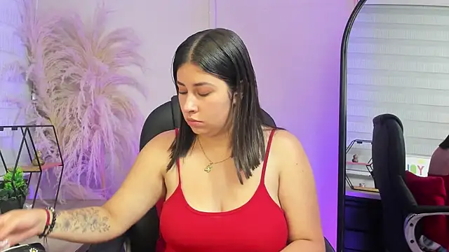 Snapshot of leya__26 chatting on August 8, 7:54 pm leya 26 online show from August 8, 7:54 pm