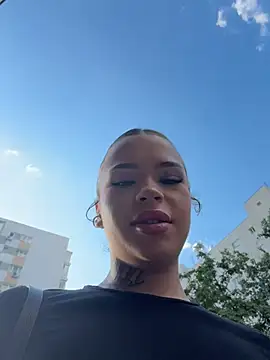 Snapshot of nickybenzz chatting on August 6, 3:18 pm nickybenzz online show from August 6, 3:18 pm