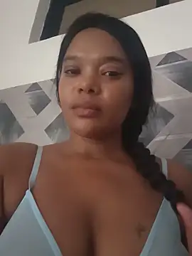 travieza769 online show from August 5, 9:20 pm