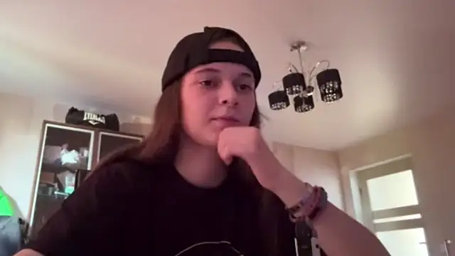 Snapshot of LaimaCome chatting on August 7, 3:29 pm LaimaCome online show from August 7, 3:29 pm
