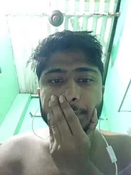 Snapshot of bong_boy_06 chatting on August 6, 10:16 pm bong boy 06 online show from August 6, 10:16 pm