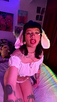 luna bloomss online show from August 7, 12:33 pm