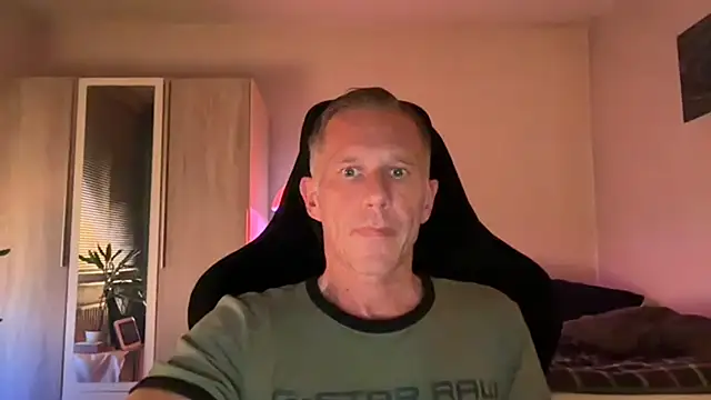 Snapshot of slaveboy2016@xh chatting on September 8, 8:08 pm slaveboy2016xh online show from September 8, 8:08 pm