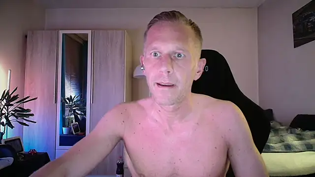 Snapshot of slaveboy2016@xh chatting on June 23, 11:14 pm slaveboy2016xh online show from June 23, 11:14 pm