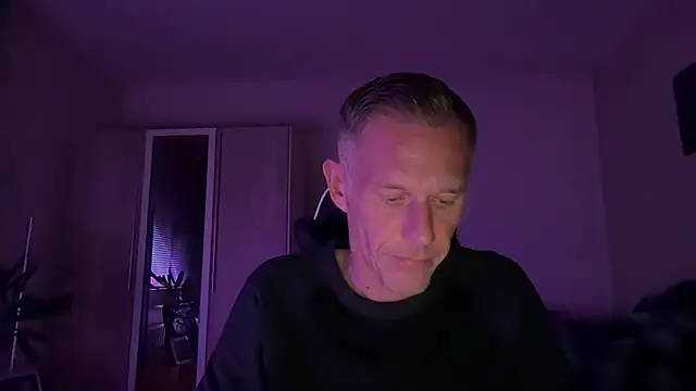 Snapshot of slaveboy2016@xh chatting on December 2, 9:23 pm slaveboy2016xh online show from December 2, 9:23 pm