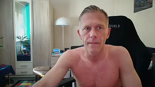 Snapshot of slaveboy2016@xh chatting on June 3, 4:33 pm slaveboy2016xh online show from June 3, 4:33 pm