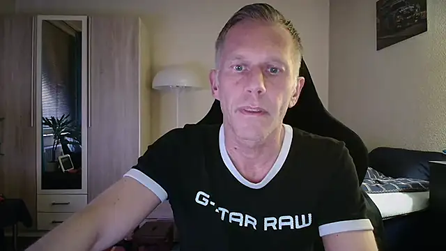 Snapshot of slaveboy2016@xh chatting on June 7, 8:25 pm slaveboy2016xh online show from June 7, 8:25 pm