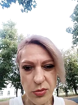 JessieDens online show from August 7, 2:45 pm
