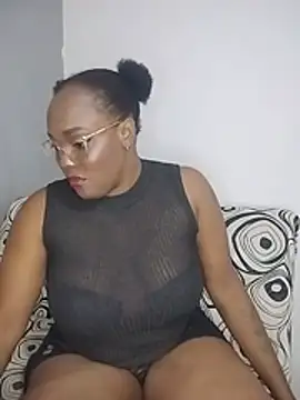 Latinvibes couple online show from August 9, 7:25 am