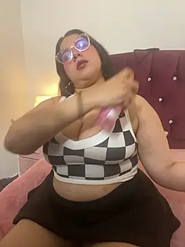 Snapshot of shara_ chatting on October 28, 2:45 am shara online show from October 28, 2:45 am