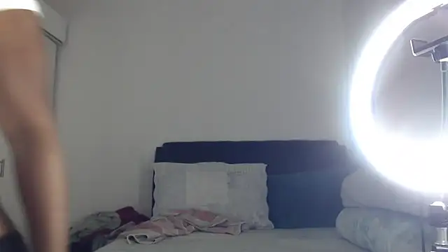 Snapshot of leanna23 chatting on July 17, 4:53 am leanna23 online show from July 17, 4:53 am