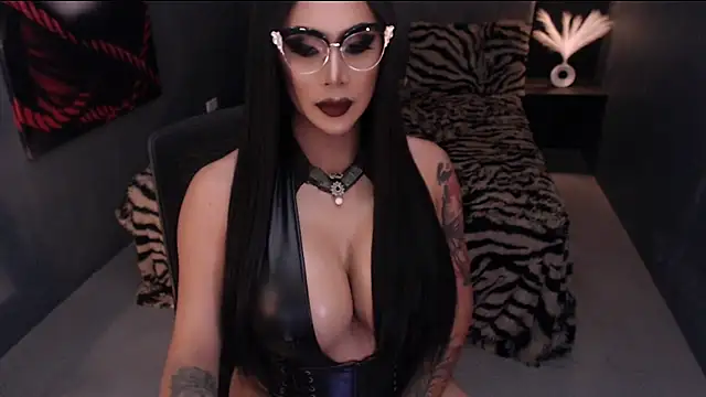 Snapshot of DominatrixMistressSilva chatting on July 14, 4:02 pm DominatrixMistressSilva online show from July 14, 4:02 pm