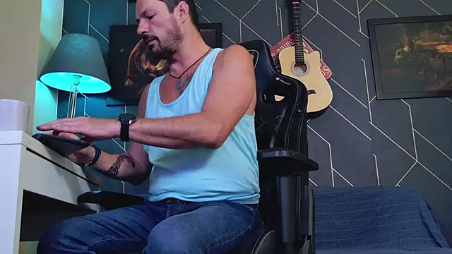 ChrisKox online show from February 18, 7:28 am