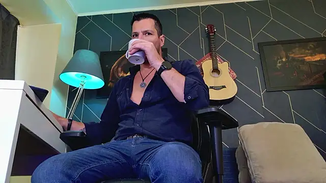 ChrisKox online show from March 25, 3:11 pm