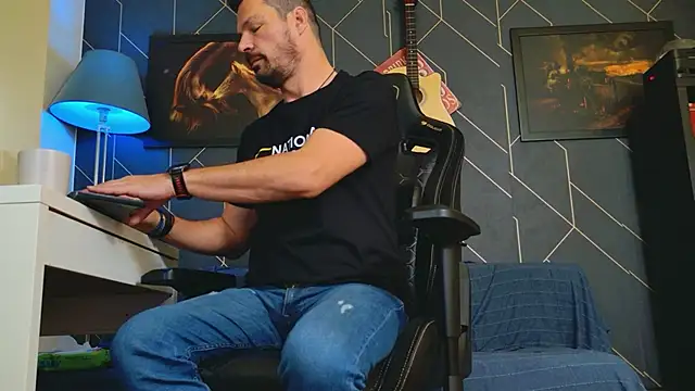 ChrisKox online show from October 14, 6:25 am