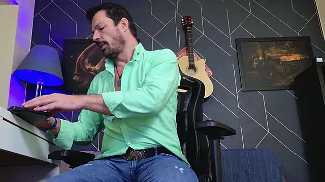 ChrisKox online show from November 29, 2:44 am