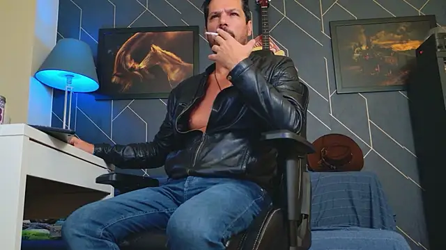 ChrisKox online show from October 4, 8:32 pm