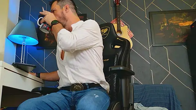 ChrisKox online show from October 11, 12:17 pm