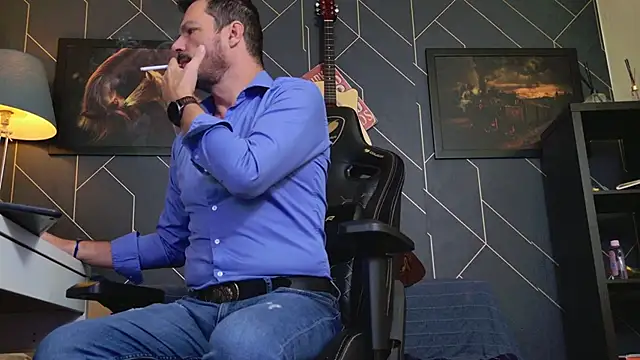 ChrisKox online show from October 29, 4:33 am