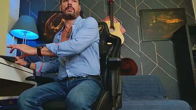 ChrisKox online show from October 22, 3:50 am