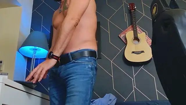 ChrisKox online show from September 15, 6:19 pm