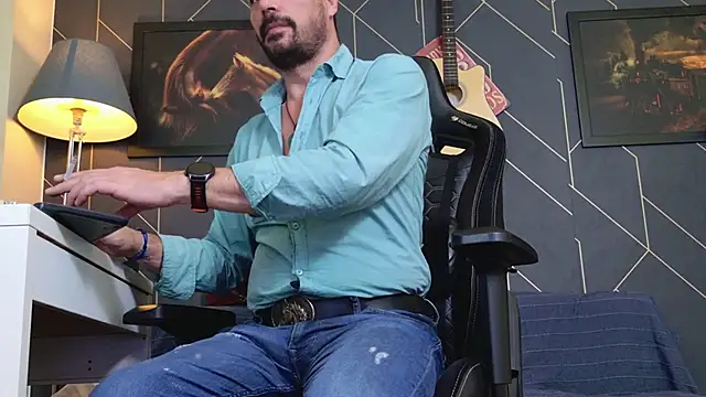 ChrisKox online show from November 9, 7:51 pm