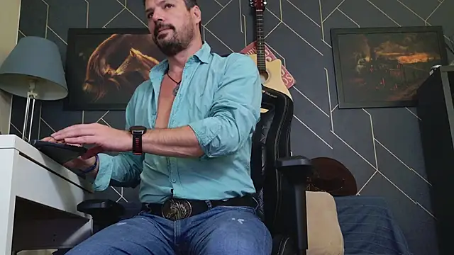 ChrisKox online show from November 3, 2:42 pm