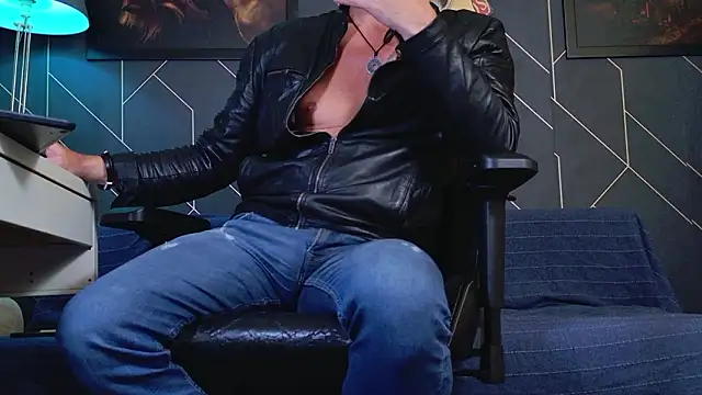 ChrisKox online show from March 3, 4:52 am