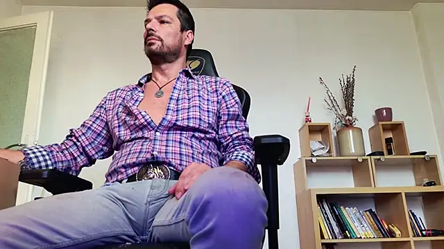ChrisKox online show from April 18, 4:48 am