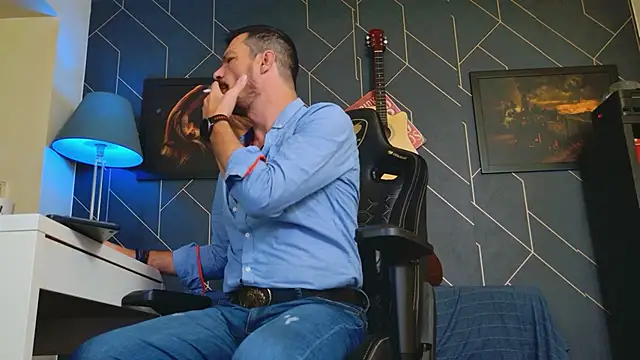 ChrisKox online show from October 13, 5:47 pm