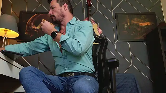 ChrisKox online show from November 5, 4:59 am