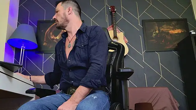 ChrisKox online show from December 4, 2:32 am