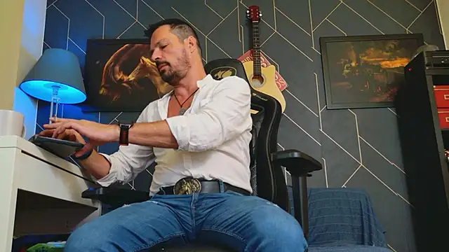 ChrisKox online show from October 12, 3:08 am