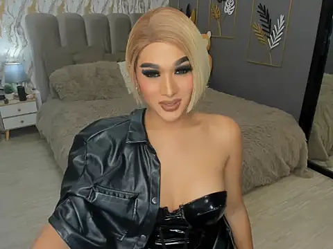 Snapshot of LegendaryNicole chatting on October 1, 8:30 am LegendaryNicole online show from October 1, 8:30 am