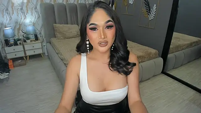 Snapshot of LegendaryNicole chatting on October 4, 1:56 pm LegendaryNicole online show from October 4, 1:56 pm