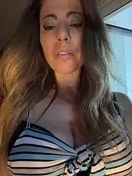 Snapshot of sexylenia chatting on June 9, 10:22 pm sexylenia online show from June 9, 10:22 pm