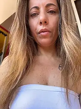 Snapshot of sexylenia chatting on July 1, 8:47 am sexylenia online show from July 1, 8:47 am
