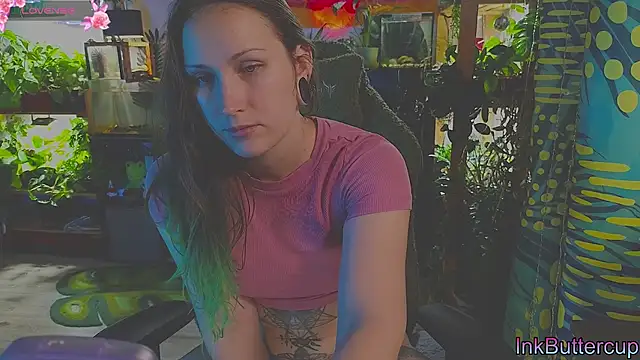 Snapshot of Dead_Butterfly chatting on October 19, 4:15 am Dead Butterfly online show from October 19, 4:15 am