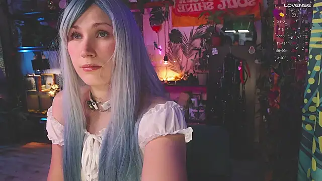 Snapshot of Dead_Butterfly chatting on December 22, 4:01 am Dead Butterfly online show from December 22, 4:01 am