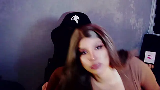 Snapshot of MistressBangs chatting on December 5, 7:40 am MistressBangs online show from December 5, 7:40 am