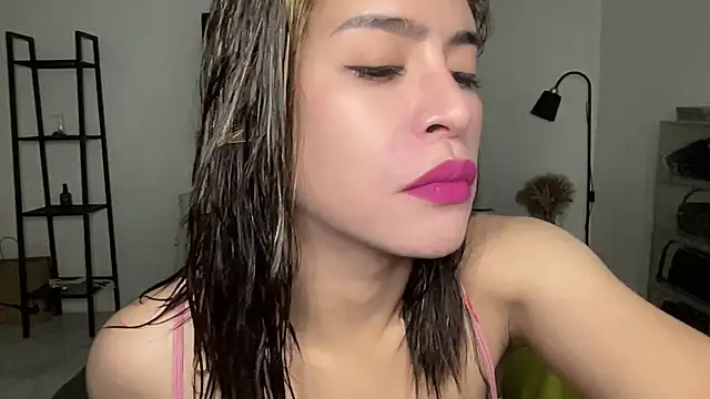 Snapshot of your_bianca69 chatting on May 13, 12:39 am your bianca69 online show from May 13, 12:39 am