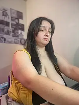 aliceayres797 online show from June 20, 9:47 am