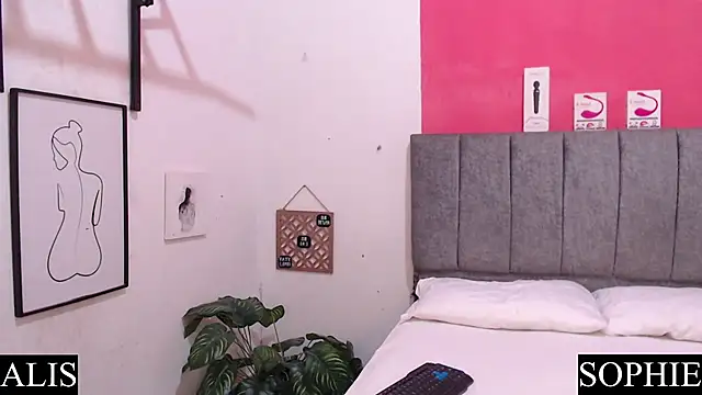 Sophie And Alis online show from February 26, 10:38 am