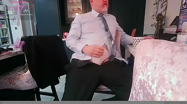 Snapshot of jiminpete chatting on December 9, 9:06 am jiminpete online show from December 9, 9:06 am